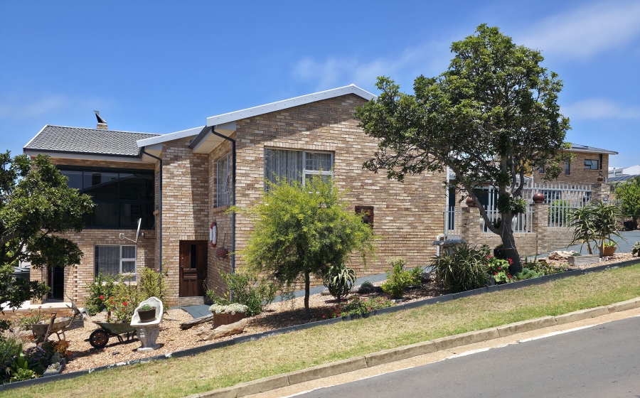 3 Bedroom Property for Sale in Wavecrest Eastern Cape